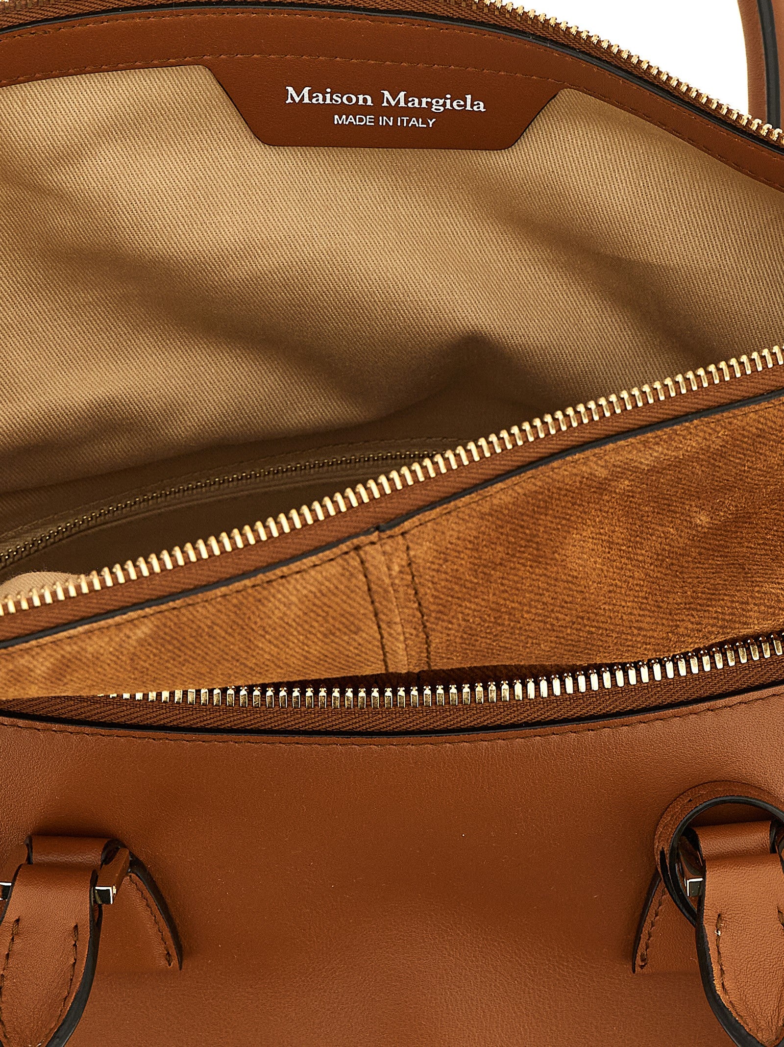 Discover the Maison Margiela ‘5AC Soft’ shoulder bag, a masterful blend of calfskin and suede, embodying luxury and sophistication for the discerning individual.