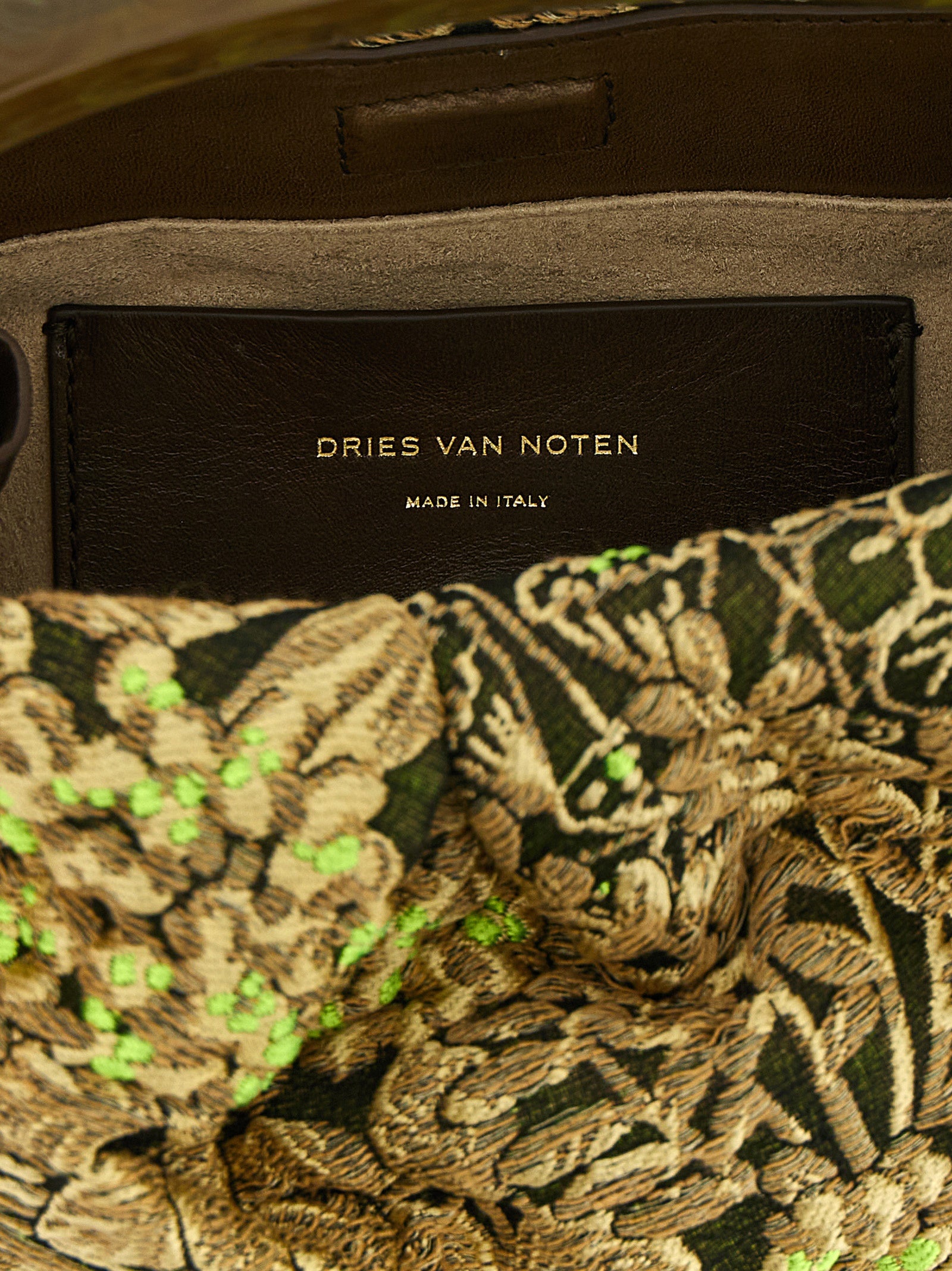 Discover the Dries Van Noten ‘Crisp’ handbag, a masterpiece of botanical jacquard, where modern elegance meets eclectic design for the discerning connoisseur.