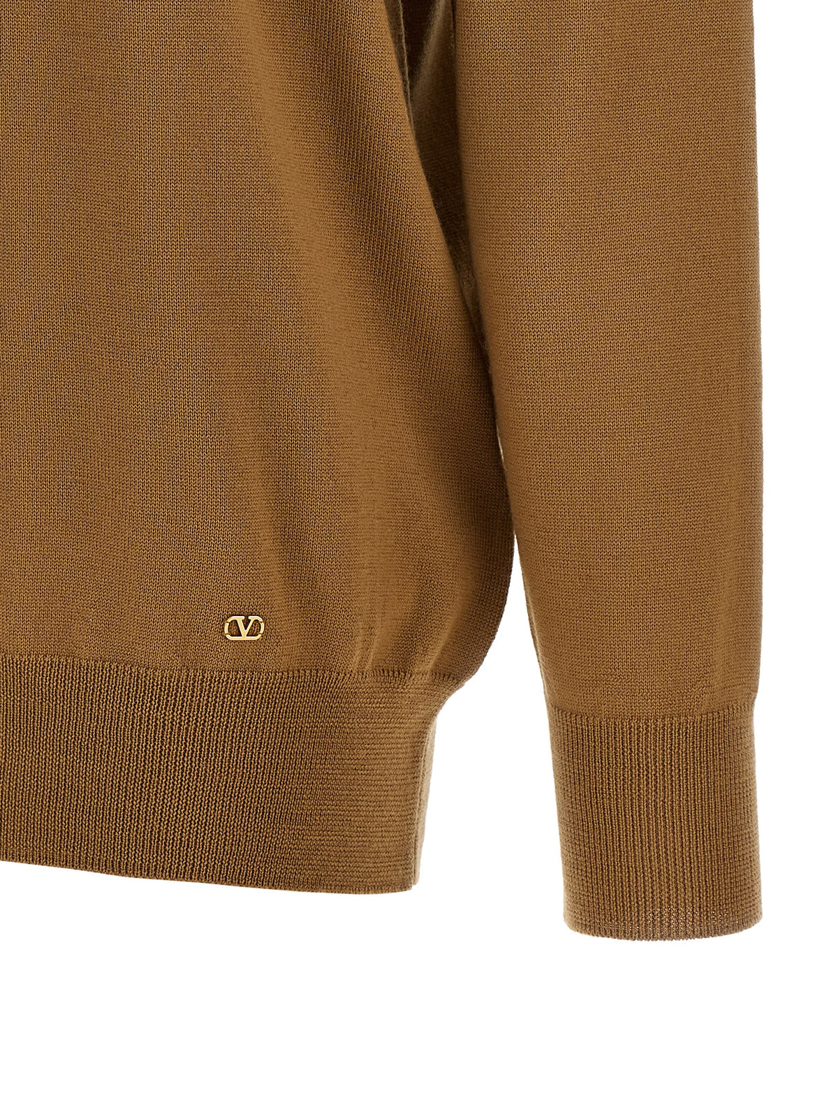Indulge in the timeless elegance of the Valentino Garavani Brown Cashmere Cardigan, crafted from luxurious cashmere, embodying superior craftsmanship and chic sophistication.
