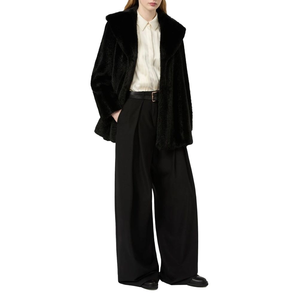 Indulge in the exquisite Max Mara Black Elastane Casual Pants, crafted from luxurious virgin wool, embodying sophistication and timeless elegance for the discerning individual.
