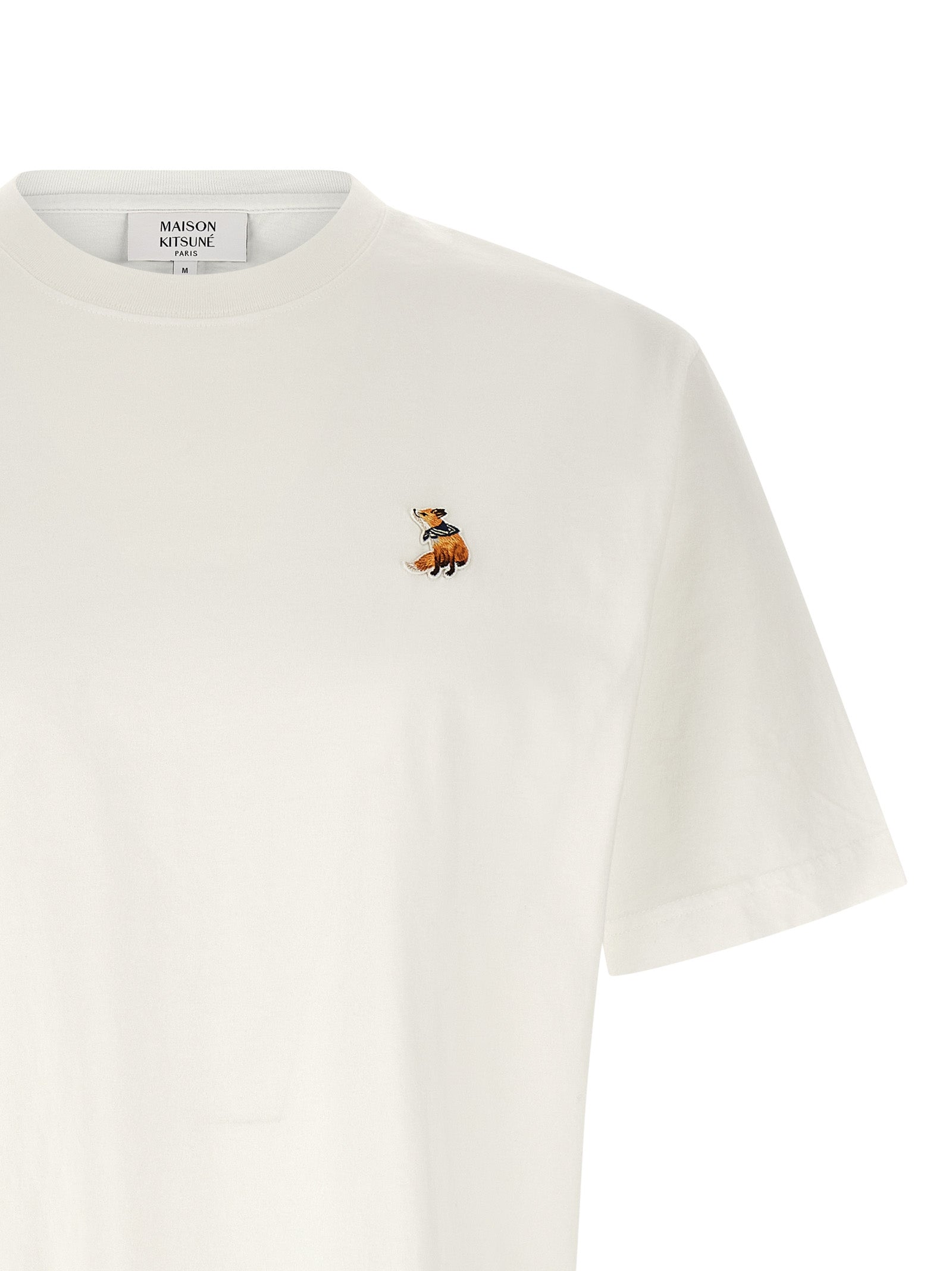 Discover the Maison Kitsuné White Organic Cotton T-Shirt, a blend of sustainable luxury and playful design, perfect for those who embrace elegance and individuality.