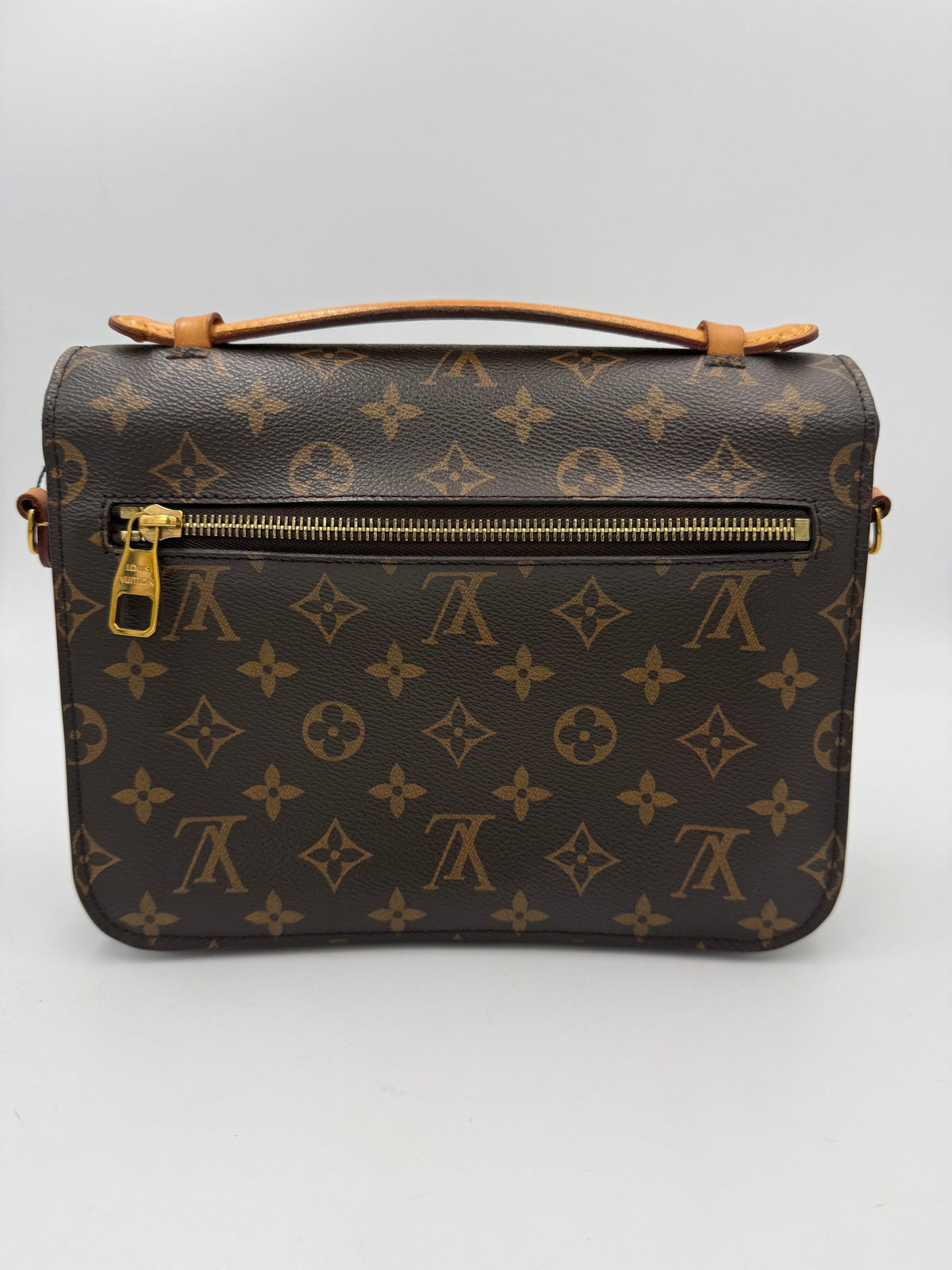 Louis Vuitton Metis Monogram Handbag - Timeless Luxury Elegance