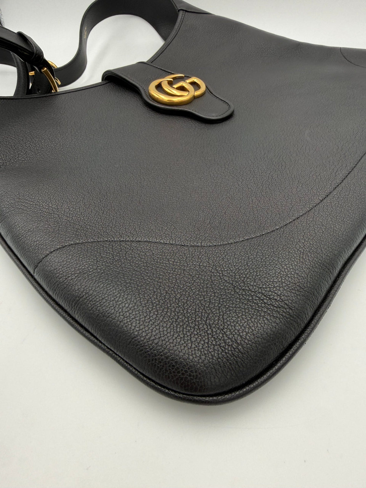 Gucci Bicolor Leather Handbag - Timeless Luxury Redefined