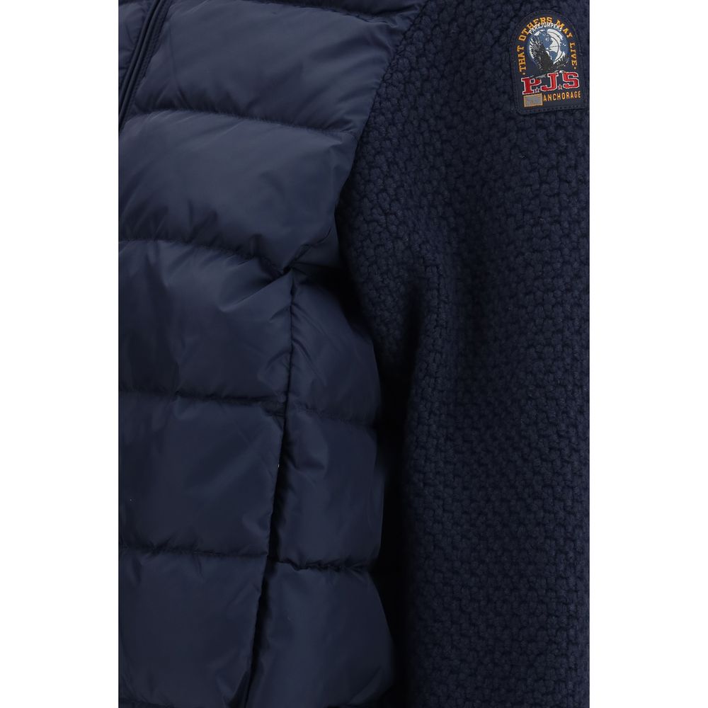 Indulge in the exquisite Parajumpers Moonie hybrid cardigan jacket, where luxurious down-filled nylon meets Merino wool, embodying sophistication and timeless elegance.