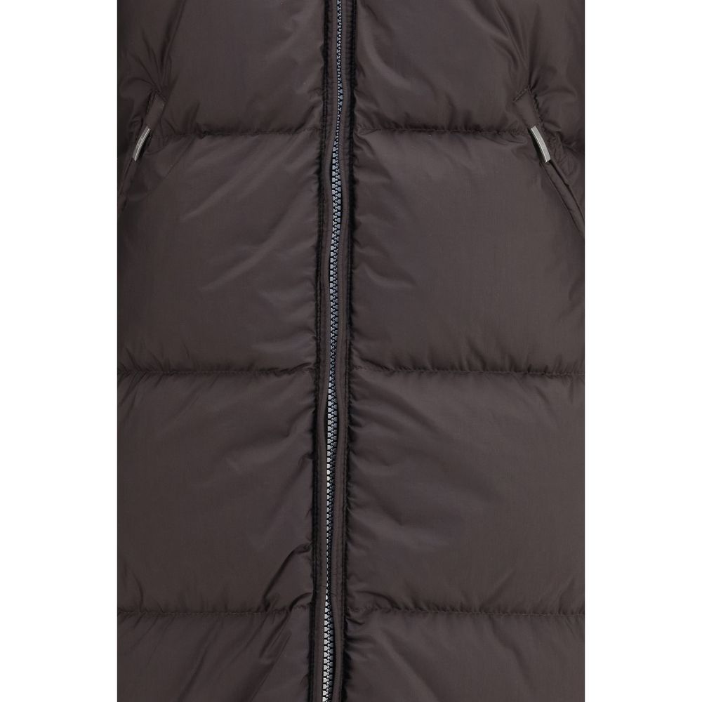 Indulge in the exquisite elegance of the Parajumpers Purple Polyamide Coat, crafted from lightweight nylon micro ripstop, perfect for the discerning individual seeking warmth and style.