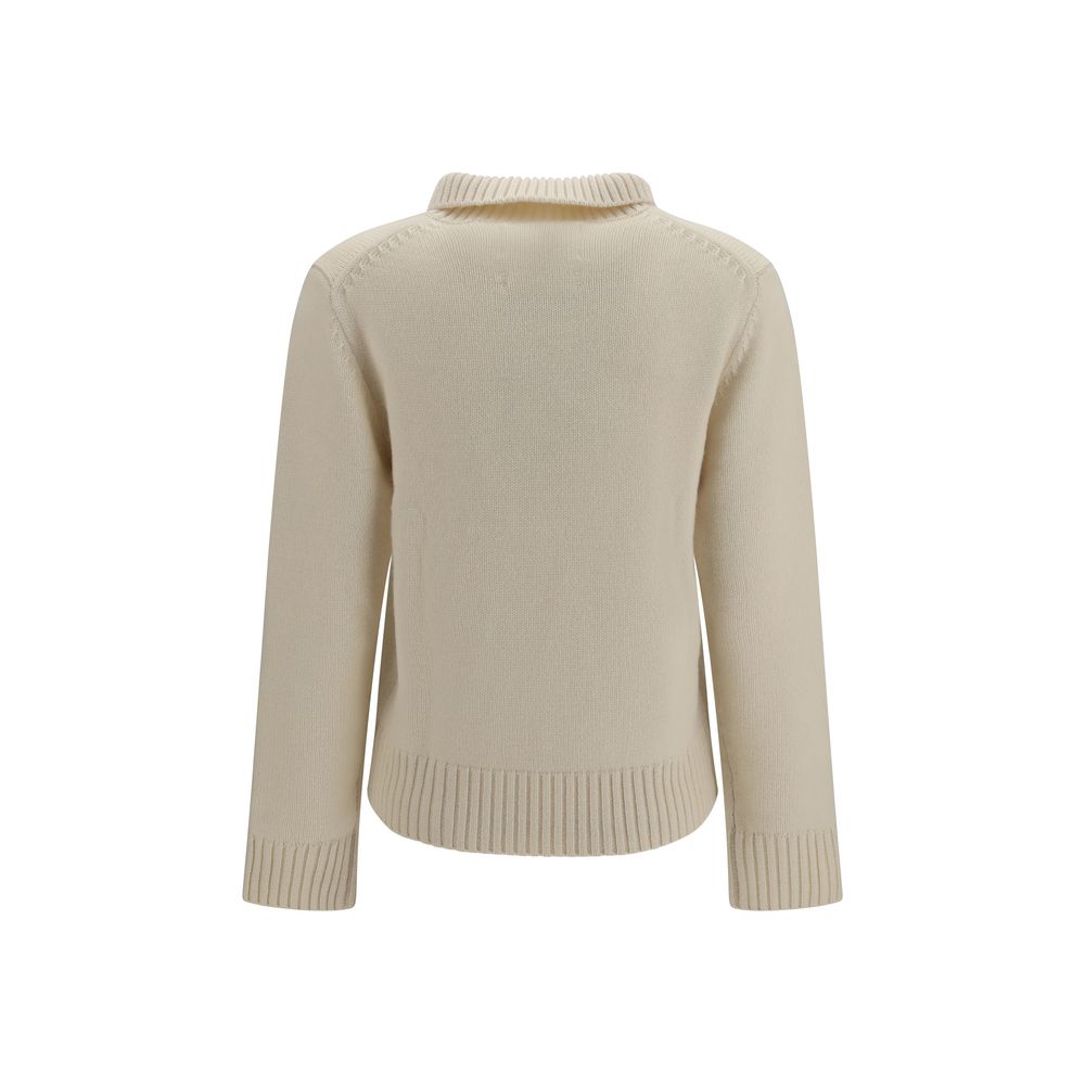 Indulge in the exquisite softness of the N°513 Jo Sweater by Extreme Cashmere, a timeless piece crafted from 100% cashmere, perfect for elevating your autumn wardrobe.