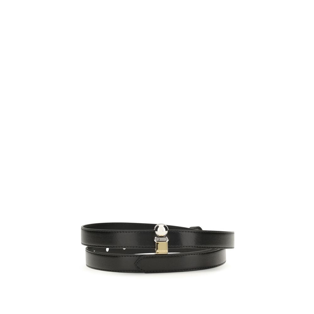 Elevate your style with the Jacquemus Black Calf Leather Bos Taurus Regular Belt, a masterpiece of minimalist design and exquisite craftsmanship, perfect for any sophisticated ensemble.