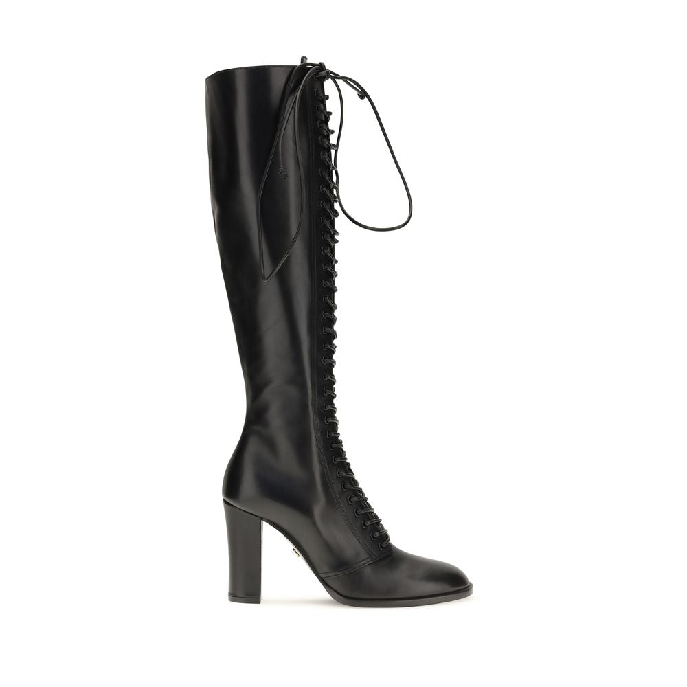 Elevate your style with Dolce & Gabbana's Black Calf Leather Bos Taurus Lace-Up Boots, a masterpiece of Italian craftsmanship that embodies luxury and sophistication.