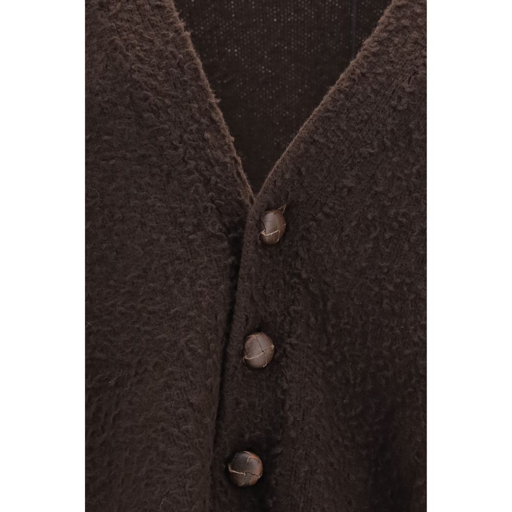 Indulge in the exquisite Golden Goose Brown Wool Oves Aries Cardigan, a masterpiece of Italian craftsmanship from the Journey Collection, embodying timeless luxury and vintage allure.