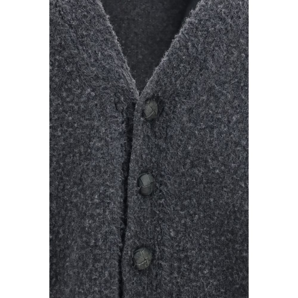 Indulge in the exquisite Golden Goose Gray Wool Oves Aries Cardigan, a masterpiece of craftsmanship from the Journey Collection, embodying luxury and timeless elegance.