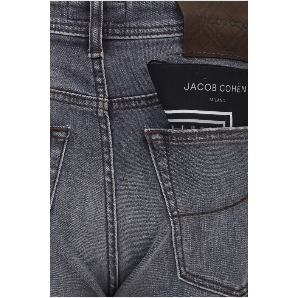 Discover the Jacob Cohen Gray Cotton Straight-Leg Jeans, a masterclass in urban elegance, crafted from premium cotton for a refined everyday allure.