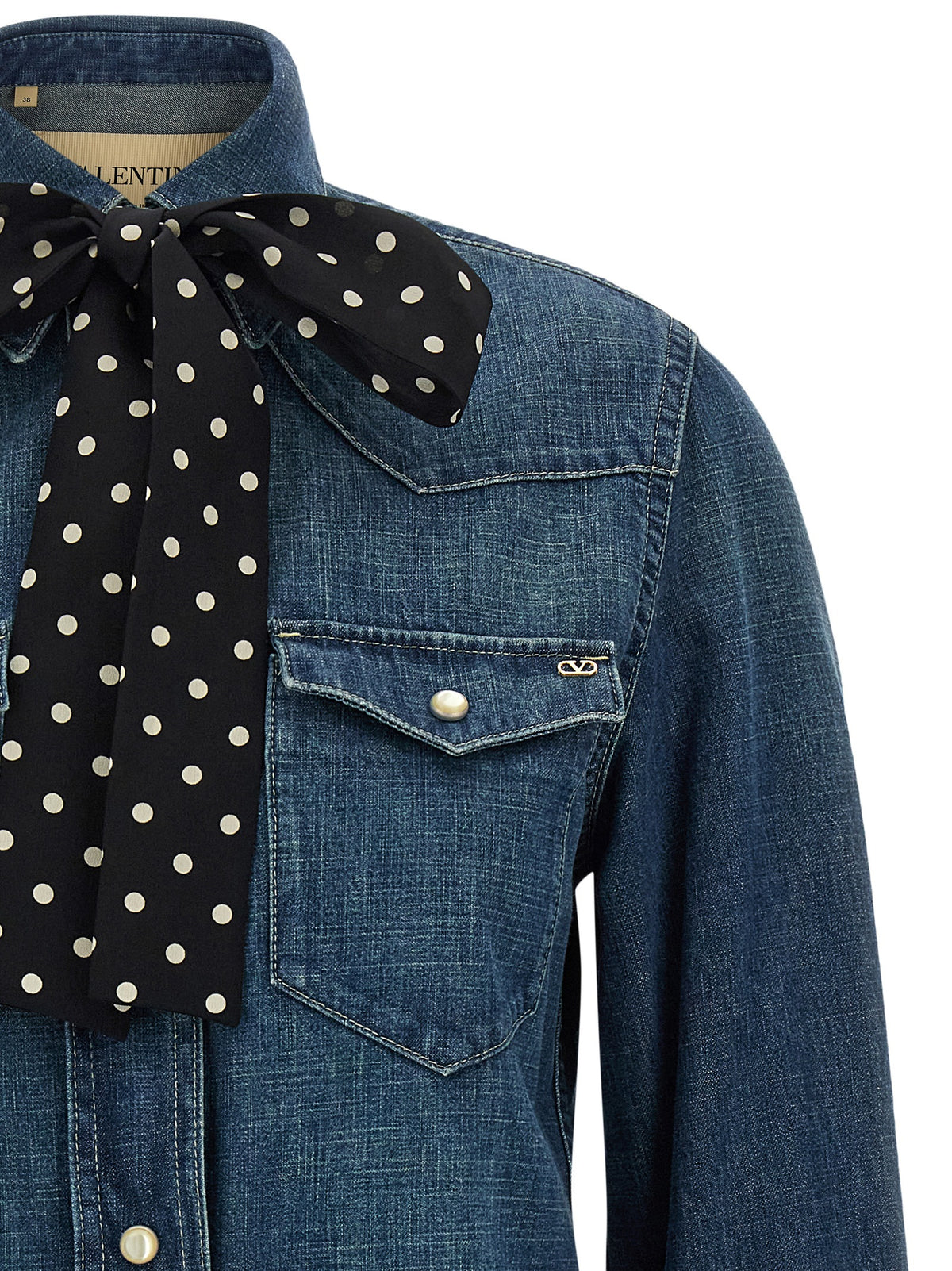 Discover the Valentino Garavani Blue Cotton Blouse, a masterful blend of elegance and casual luxury, crafted from pure cotton for the discerning individual.