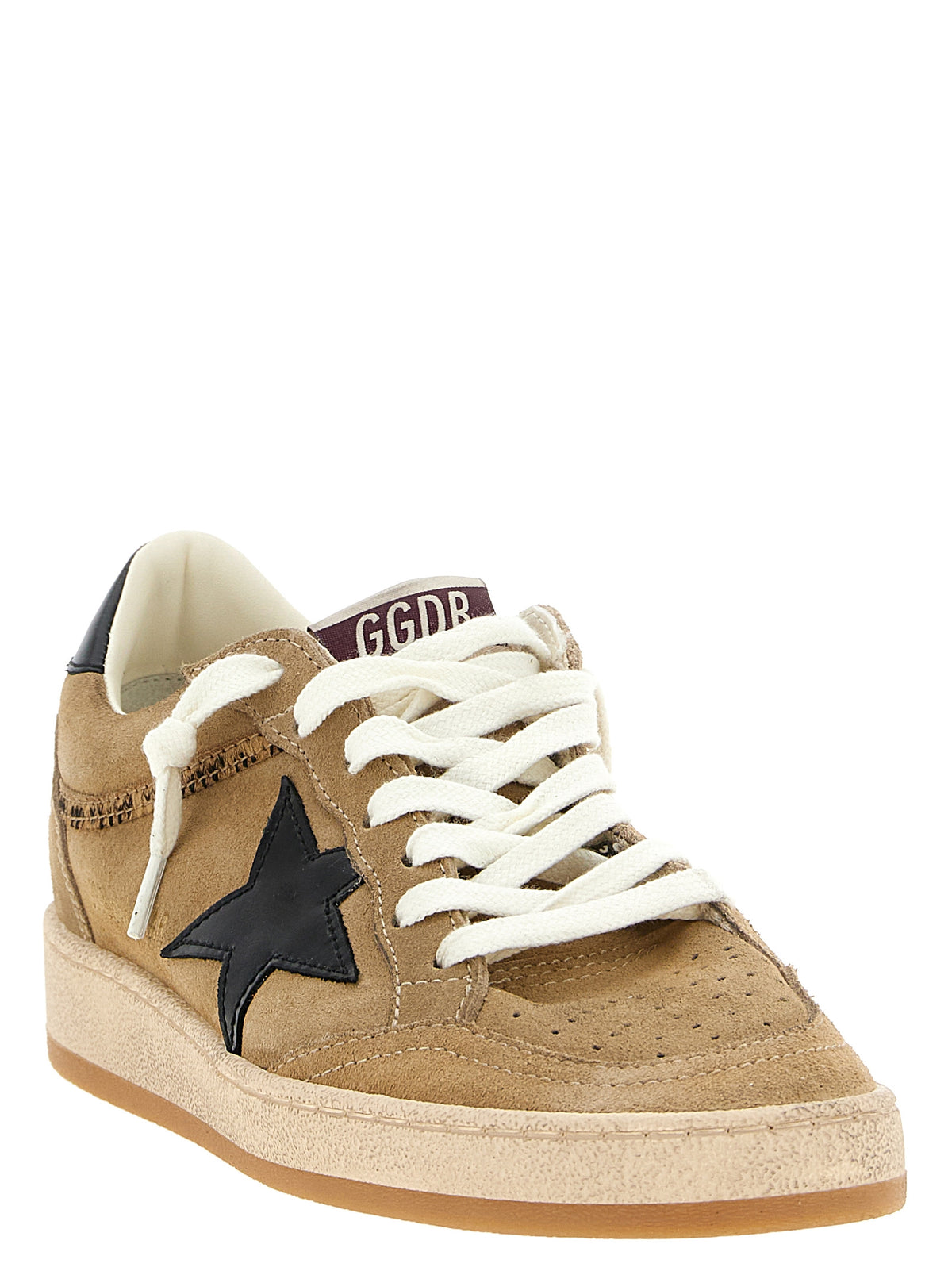 Elevate your style with Golden Goose's Beige Cowhide Low Top Sneakers, where Italian craftsmanship meets timeless elegance, perfect for the discerning connoisseur.