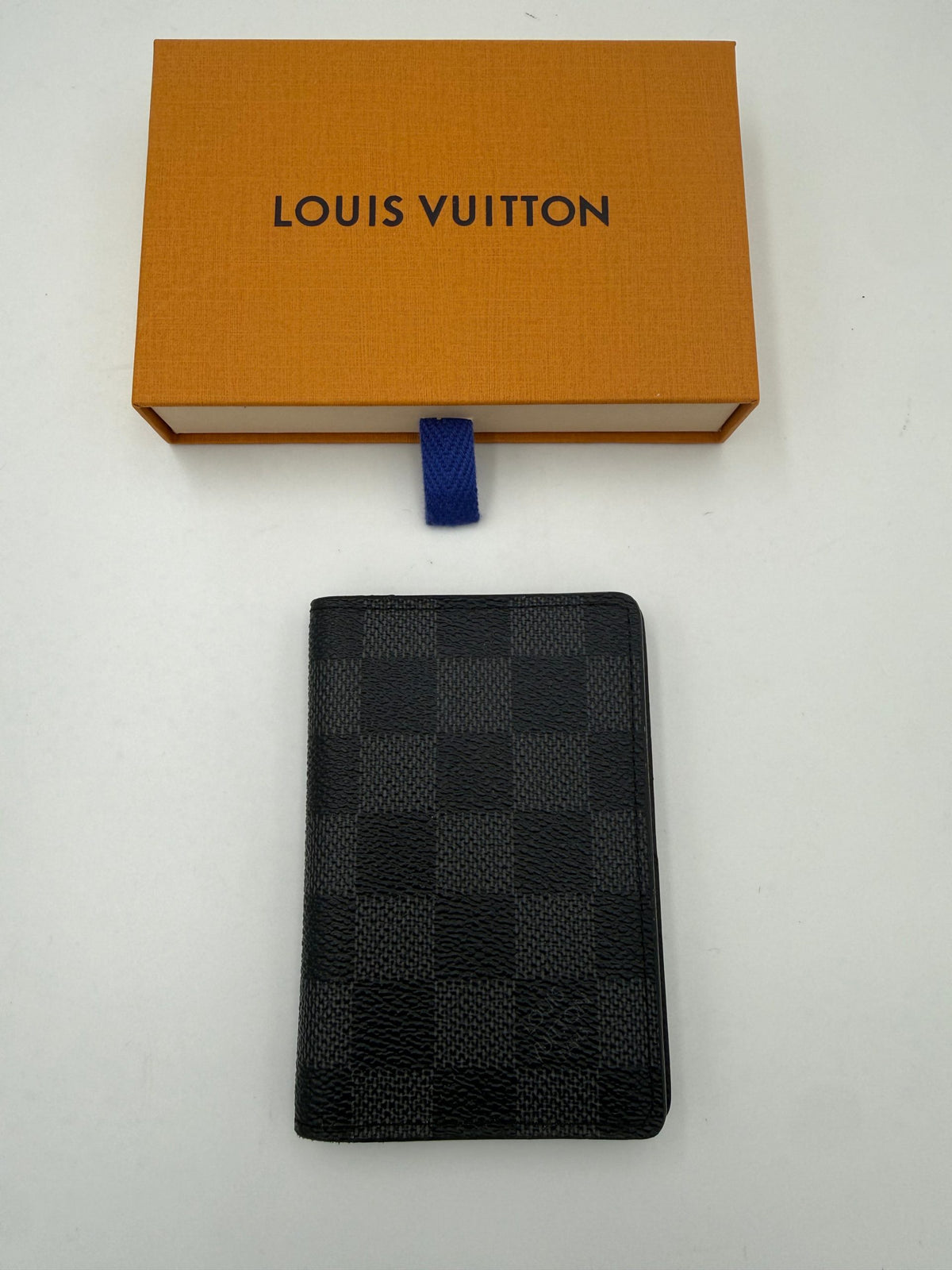 Discover the Louis Vuitton Compatto Card Holder in Damier Graphite, a masterpiece of luxury craftsmanship that embodies elegance and sophistication for the discerning individual.