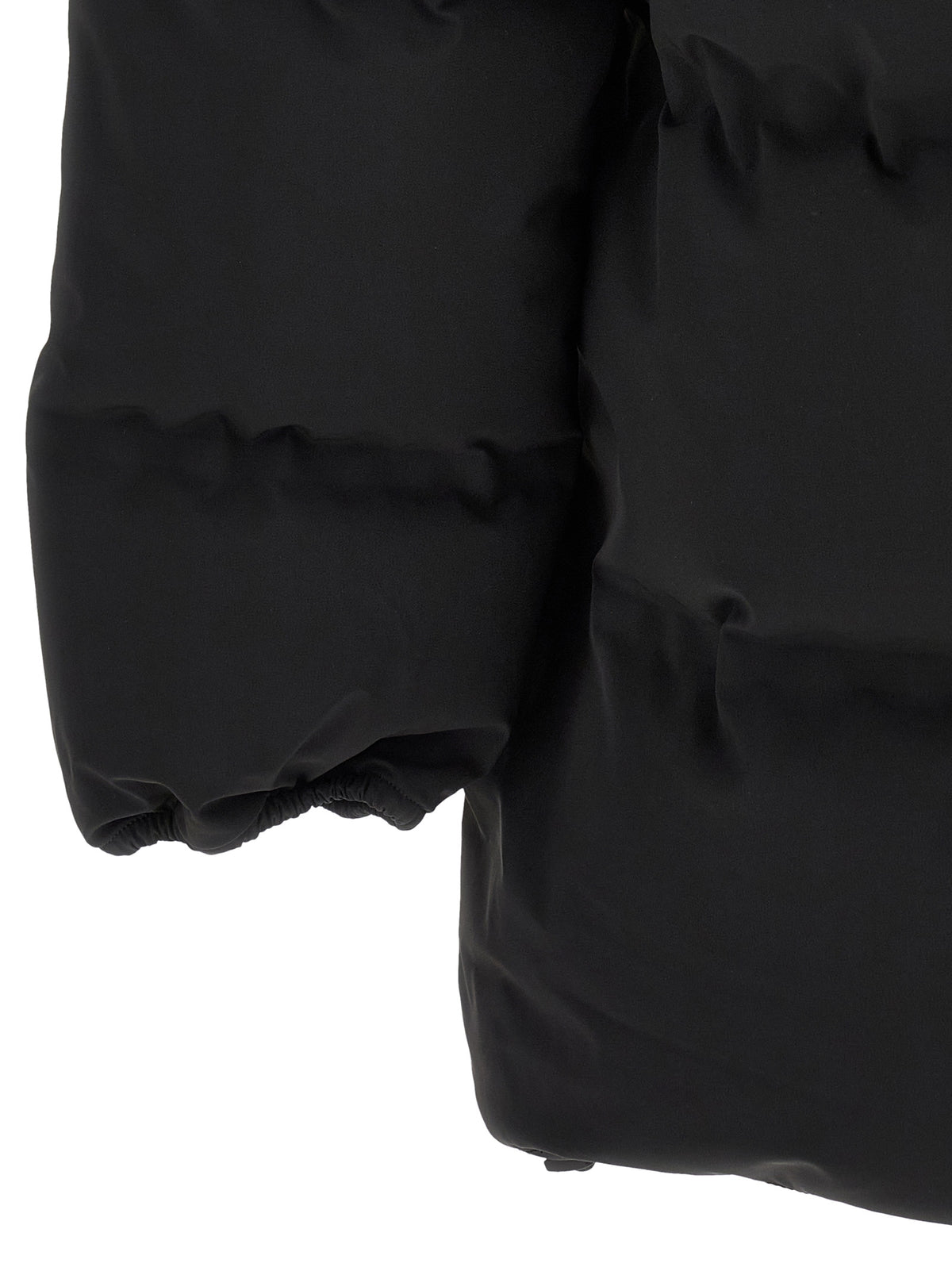 Discover the Herno Black Polyamide Full-Length Jacket, a masterpiece of elegance and innovation, crafted from luxurious matte fabric for the discerning individual.