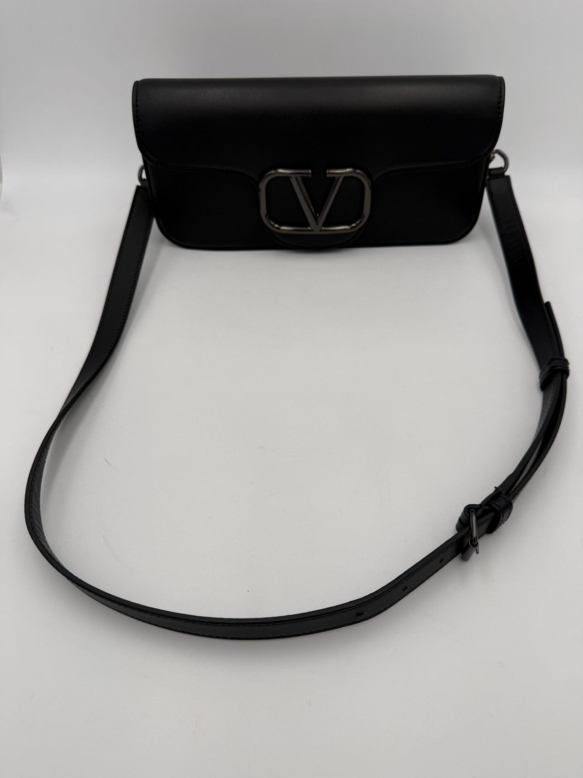 Valentino Garavani Bicolor Leather Handbag - Timeless Luxury
