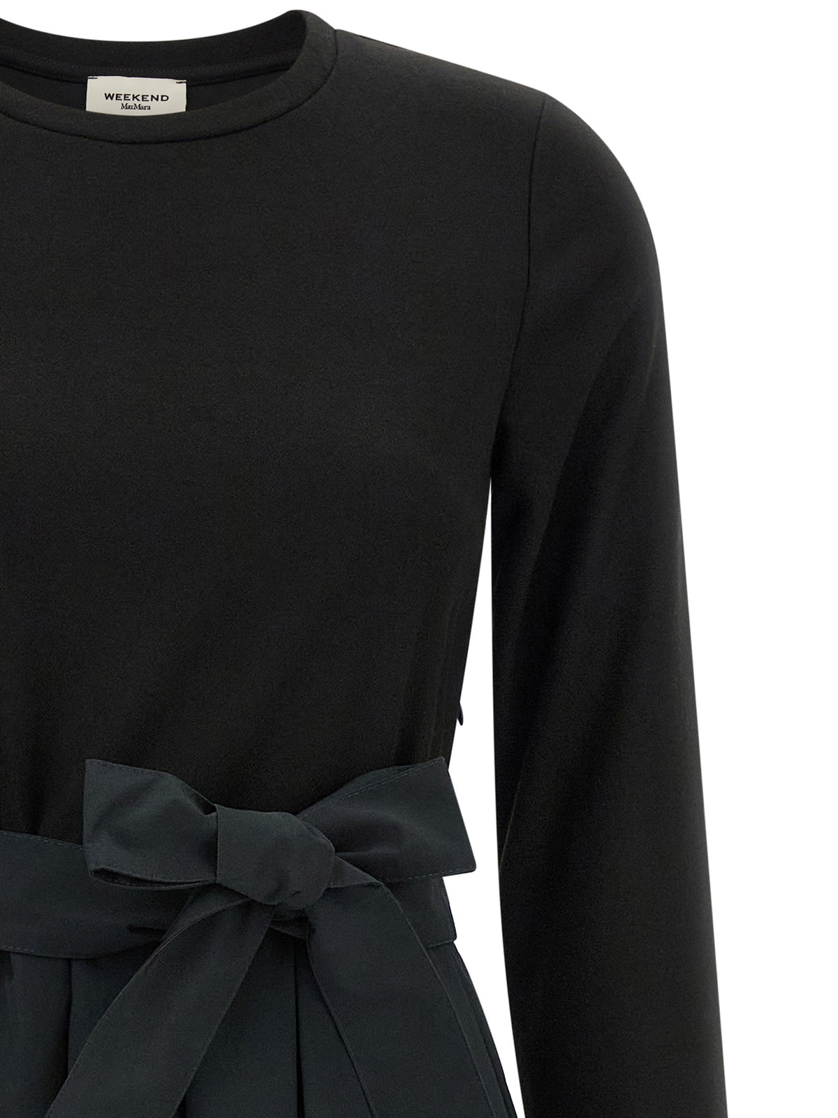 Experience the allure of the Weekend Max Mara 'Carioca' Long Dress, crafted from sumptuous viscose and polyester, where sophistication meets timeless elegance for every occasion.