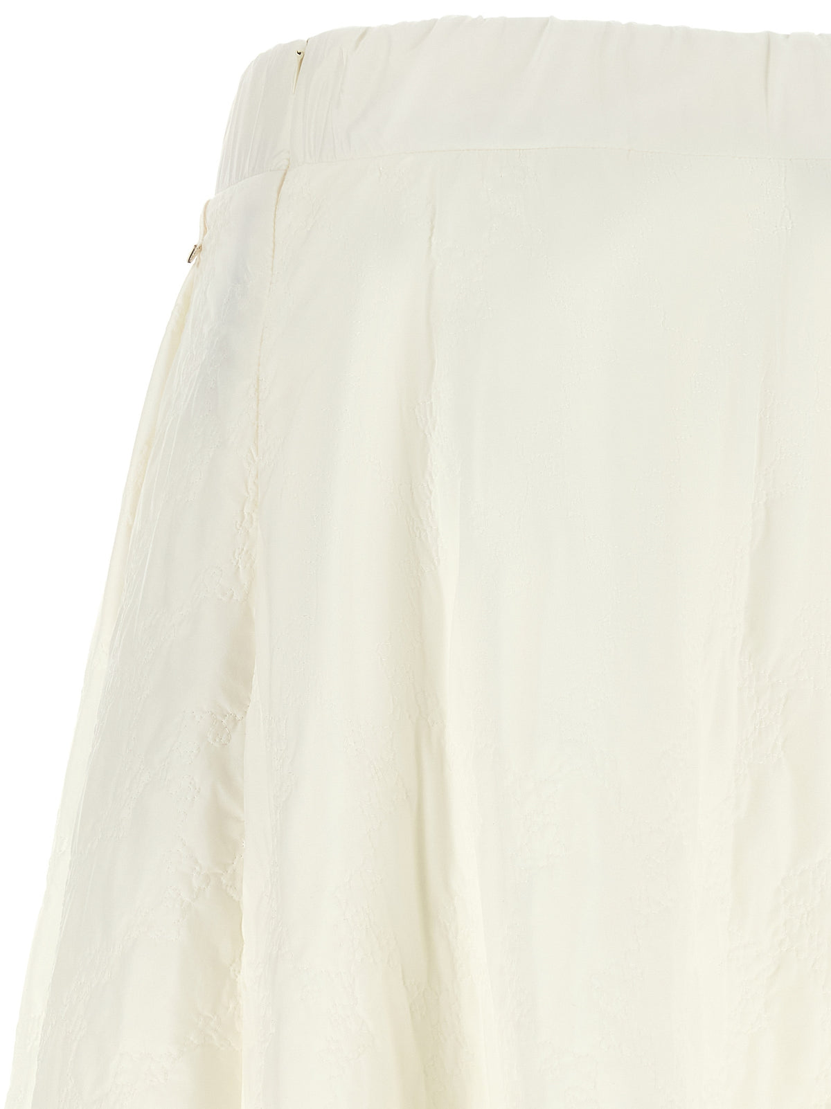 Discover the Herno White Polyamide Mini Skirt, a luxurious blend of sophistication and practicality, crafted from premium nylon microfiber for the discerning fashion connoisseur.