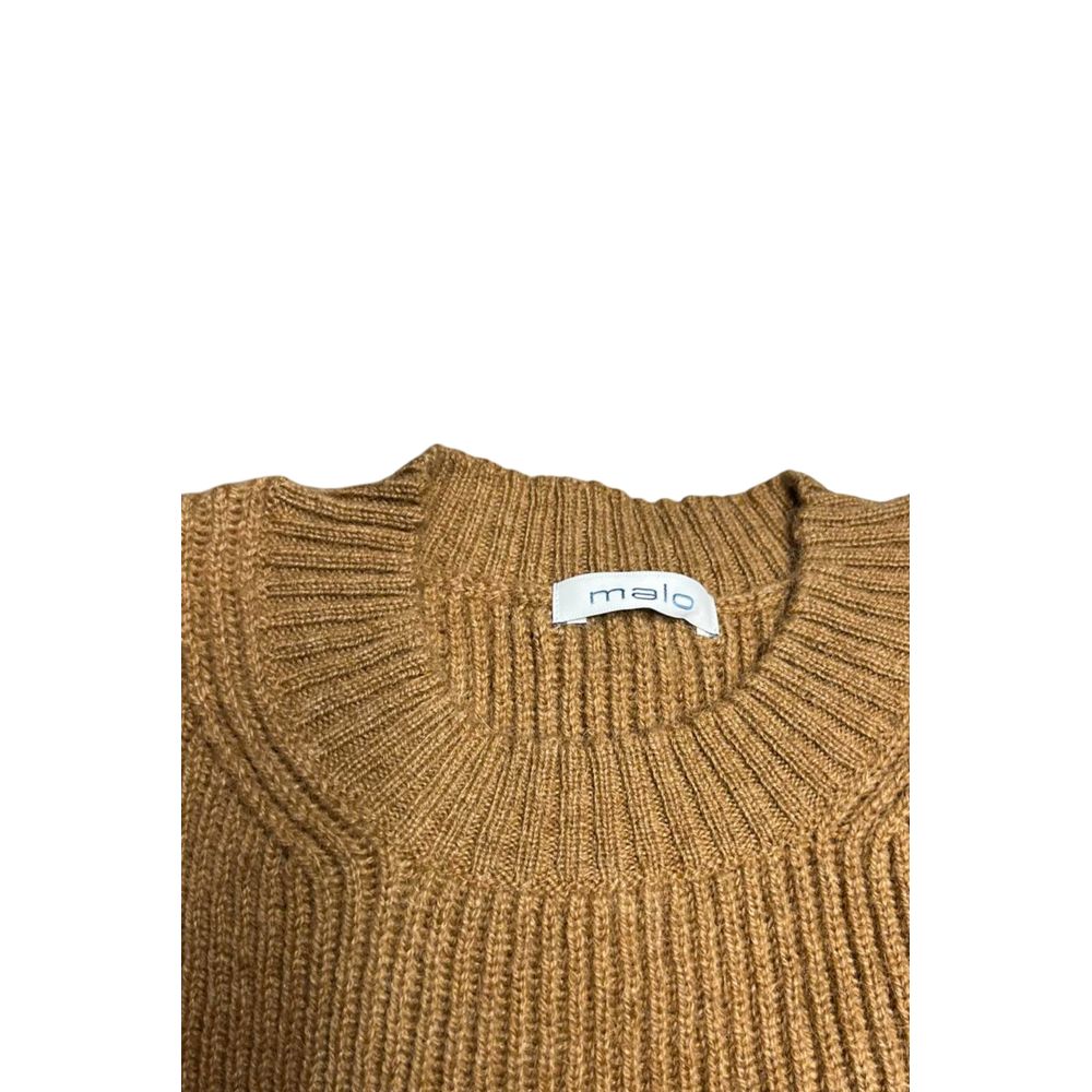 Discover the Malo Brown Wool Men Sweater, a masterpiece of Italian craftsmanship, blending luxurious comfort with timeless elegance for the discerning individual.