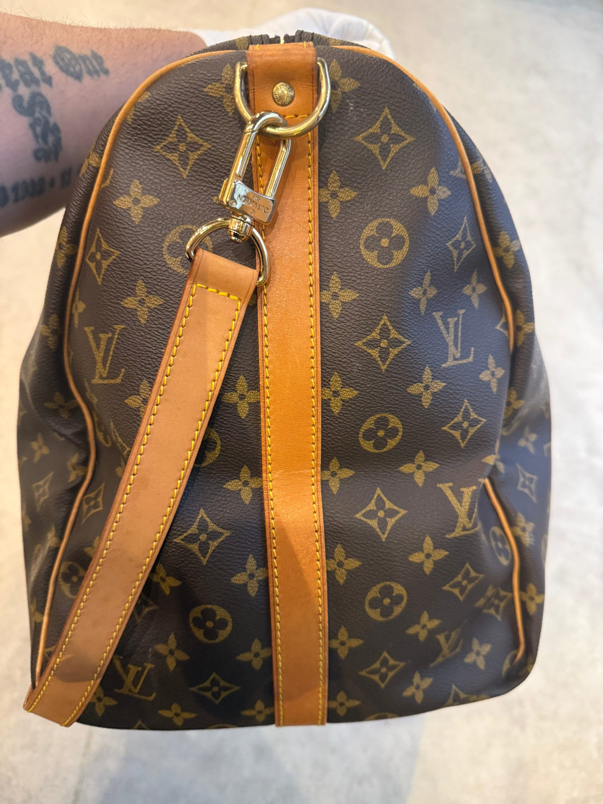 Elevate your journey with the Louis Vuitton KEEPALL 60 Monogram, a timeless duffel that embodies exquisite craftsmanship and iconic luxury for discerning connoisseurs.