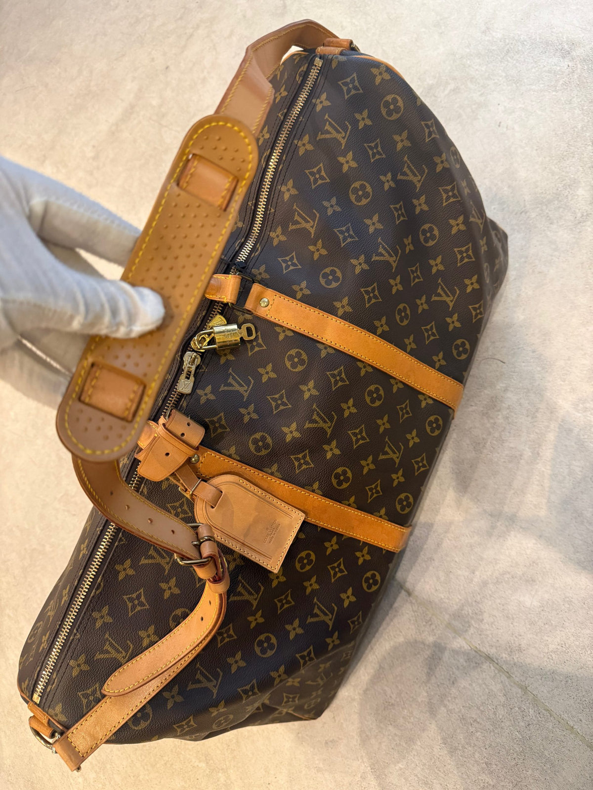 Elevate your journey with the Louis Vuitton KEEPALL 60 Monogram, a timeless duffel that embodies exquisite craftsmanship and luxurious versatility for discerning connoisseurs.
