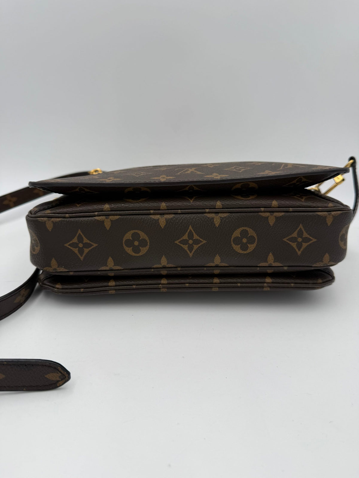 Louis Vuitton METIS Monogram Bag - Timeless Luxury Statement