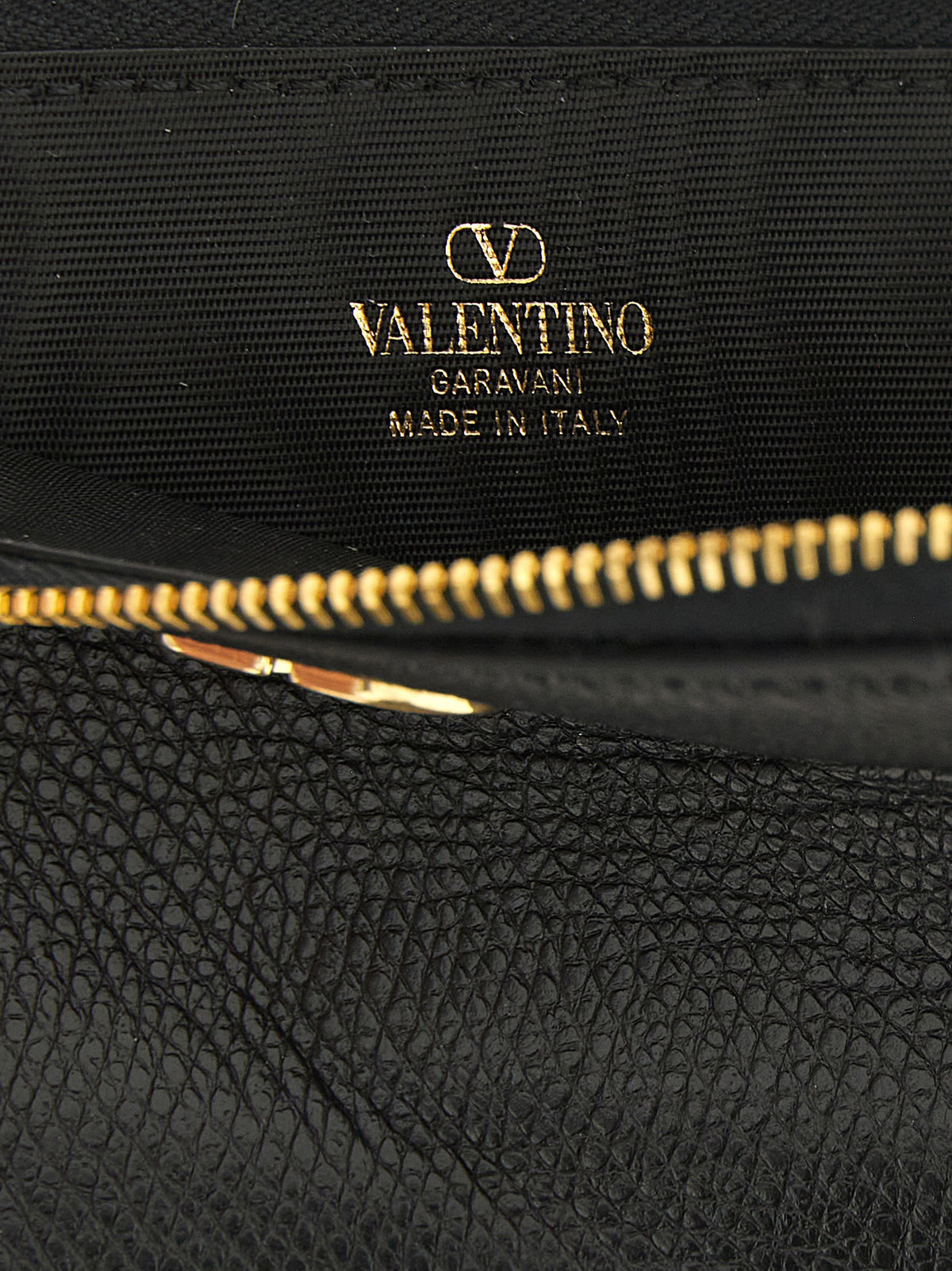 Indulge in the elegance of the Valentino Garavani Black Lamb Leather Cardholder, crafted from luxurious hammered lamb leather, a testament to Italian artistry and sophistication.