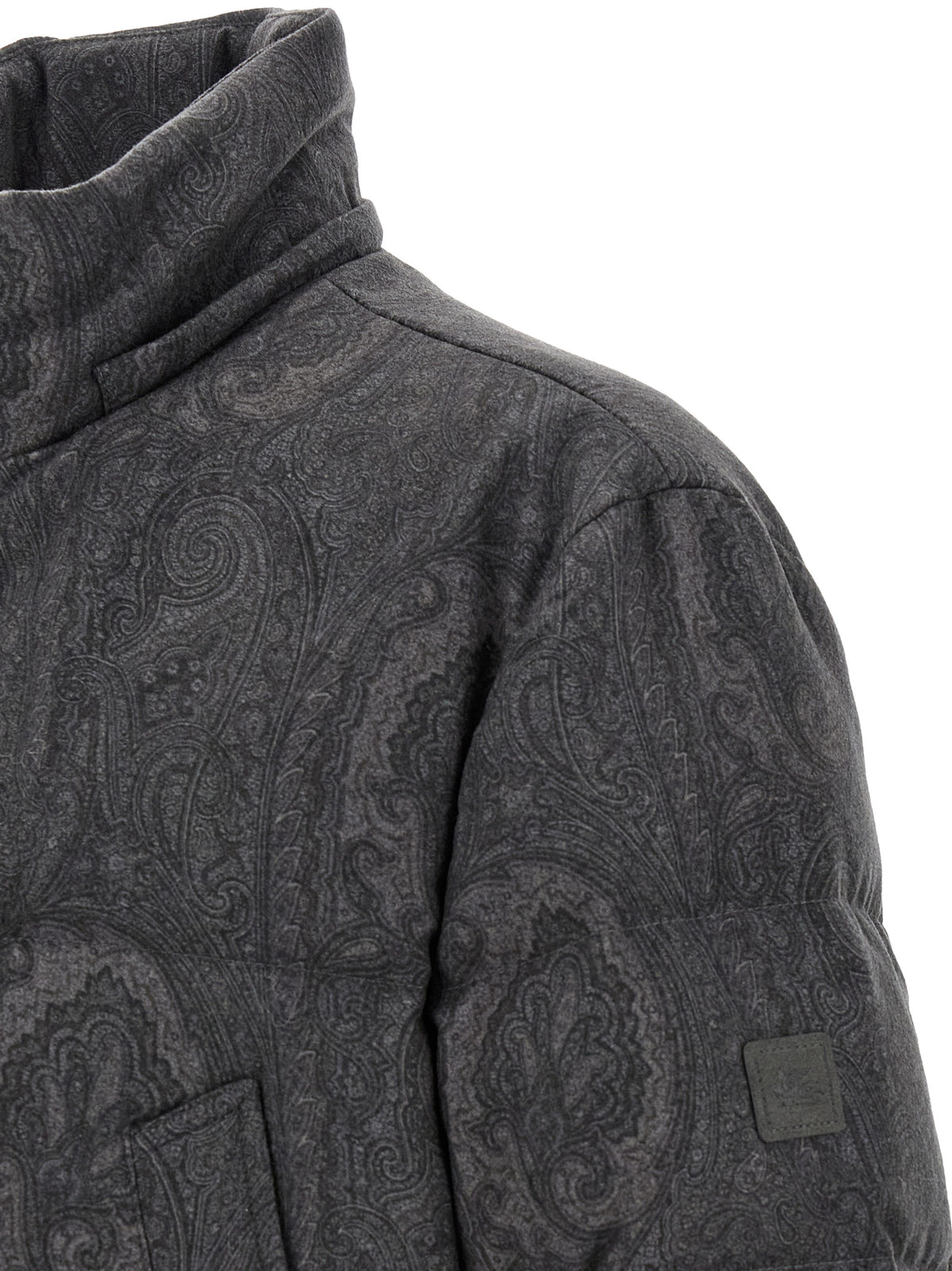 Experience the exquisite Etro Gray Wool Coat, a luxurious blend of 100% wool and impeccable craftsmanship, designed for those who embody elegance and sophistication.