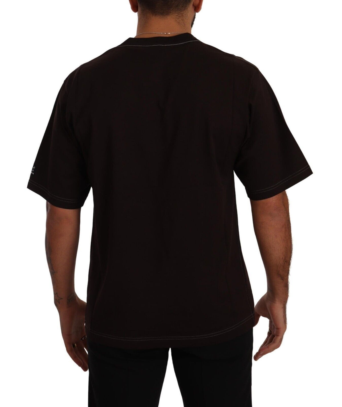 Indulge in the exquisite Dolce & Gabbana Bordeaux Cotton L-Amore Print Crewneck T-shirt, a timeless piece crafted from premium cotton, embodying luxury and elegance for the discerning individual.
