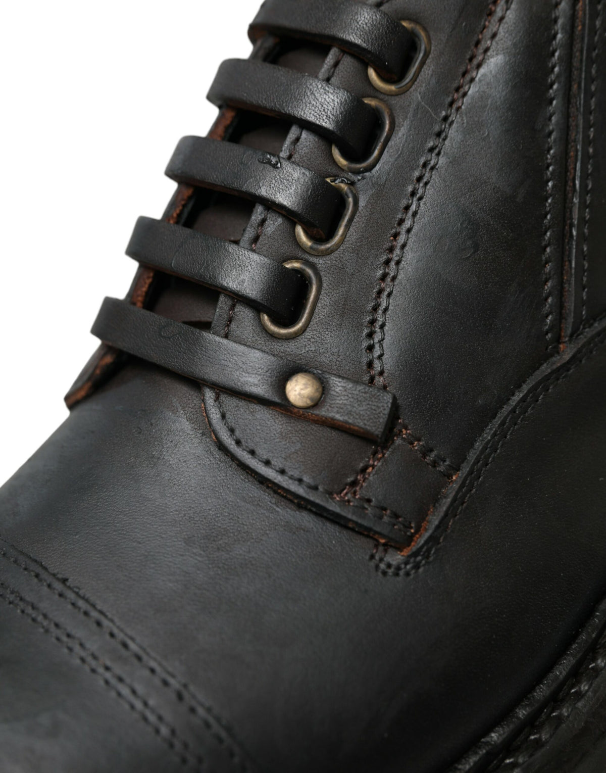 Discover the Dolce & Gabbana Brown Leather Lace Up Derby Men Dress Shoes, crafted from premium leather, embodying timeless elegance and exquisite Italian craftsmanship for the discerning individual.