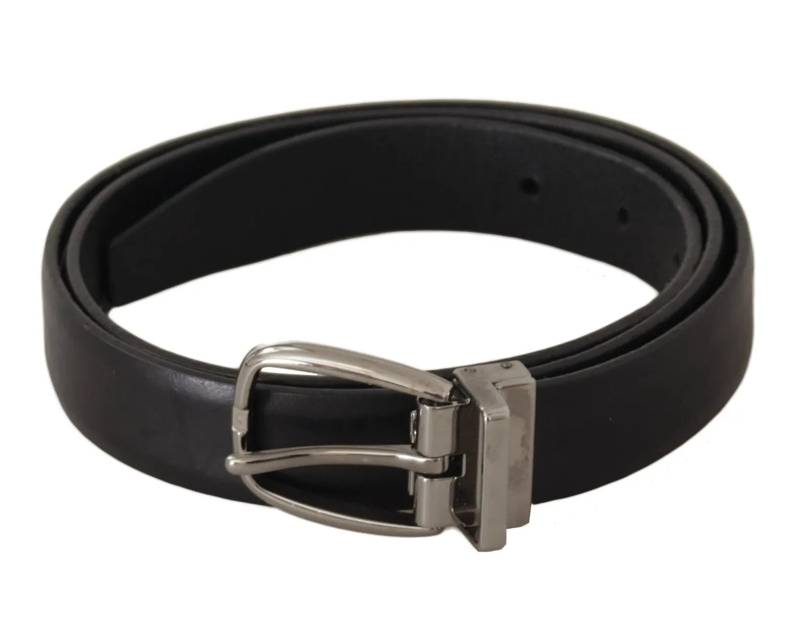 Indulge in the exquisite Dolce & Gabbana Black Classic Leather Belt, a symbol of Italian craftsmanship that elevates your style with timeless elegance and luxurious allure.