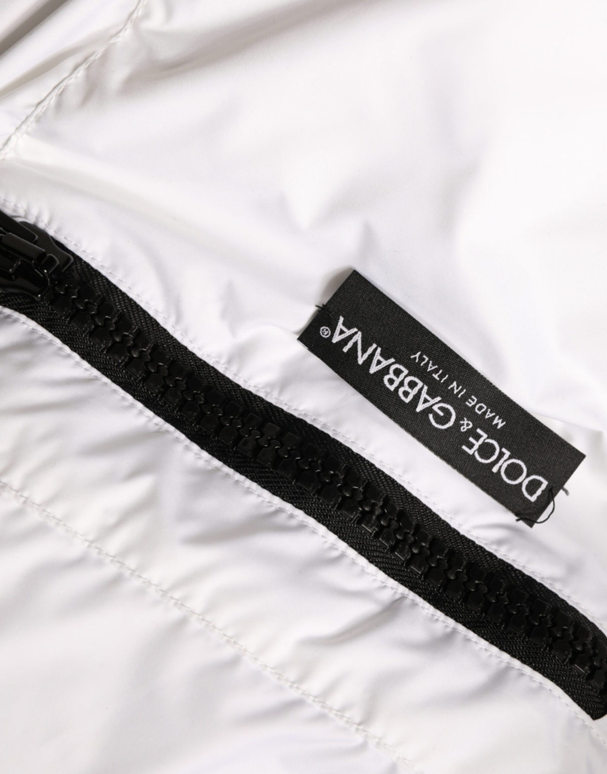Indulge in the exquisite Dolce & Gabbana White Puffer Quilted Full Zip Coat Jacket, a luxurious blend of 100% nylon and sophisticated design, perfect for elevating your style.