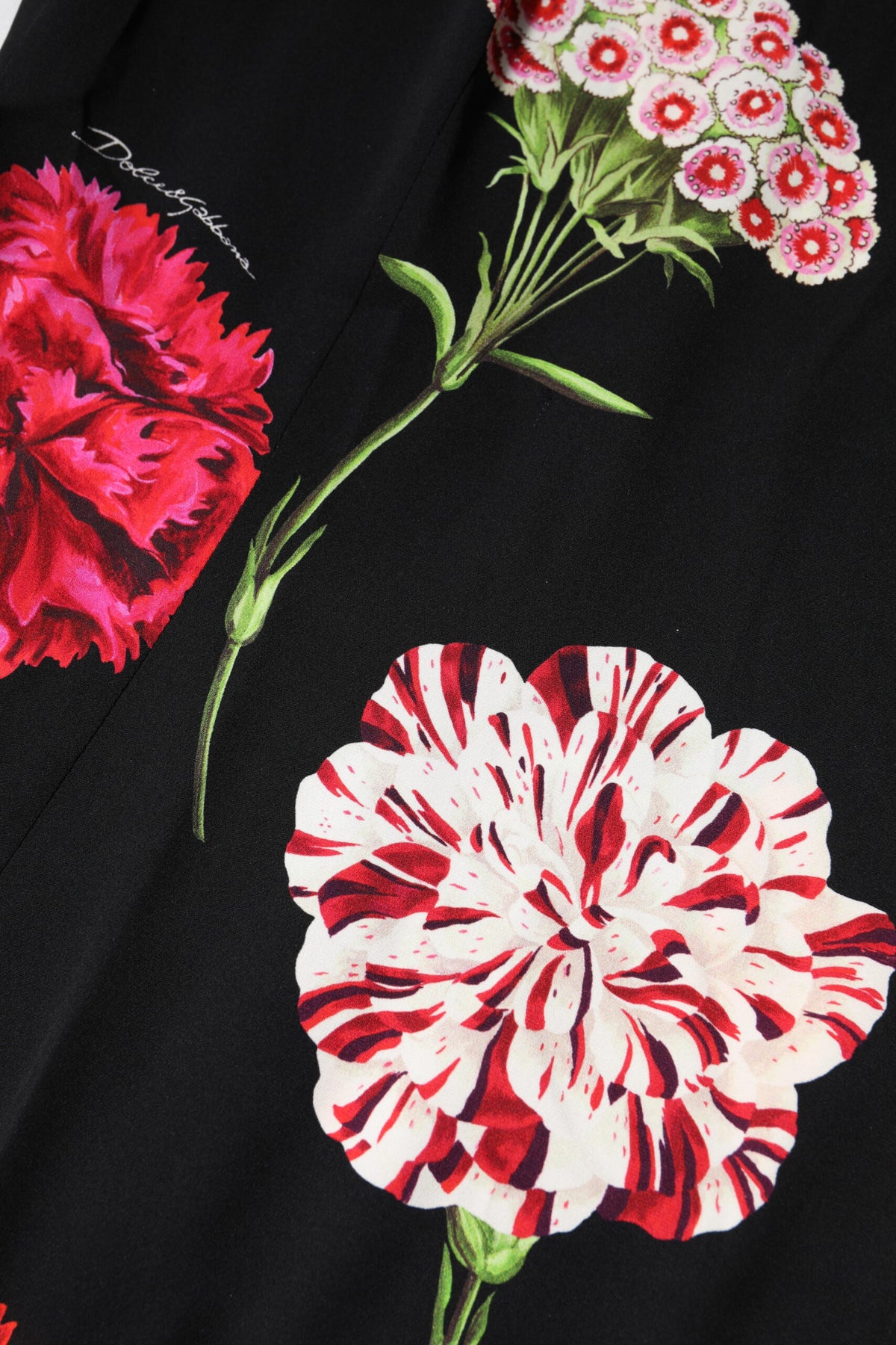 Discover the Dolce & Gabbana Black Floral Print Sleeveless Tank Blouse, a masterpiece of silk and elastane that embodies luxury and timeless elegance for the discerning individual.