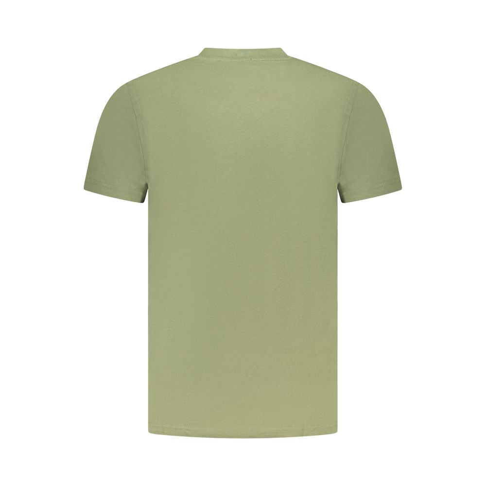 Experience the exquisite craftsmanship of the Cavalli Class Verde Cotton Men T-Shirt, a luxurious blend of style and comfort, perfect for the discerning individual.