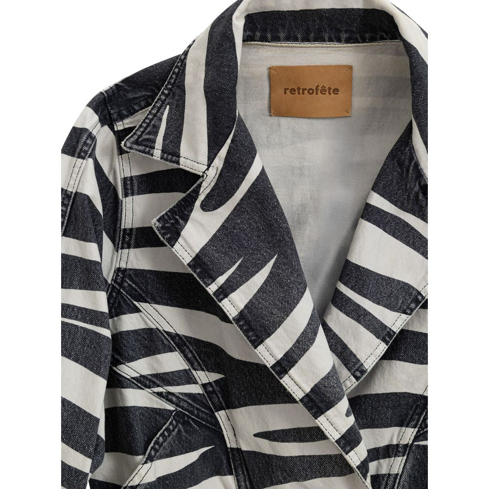Elevate your style with the Retrofête Black and White Cotton Blazer, a luxurious blend of timeless elegance and modern design, perfect for any discerning individual.