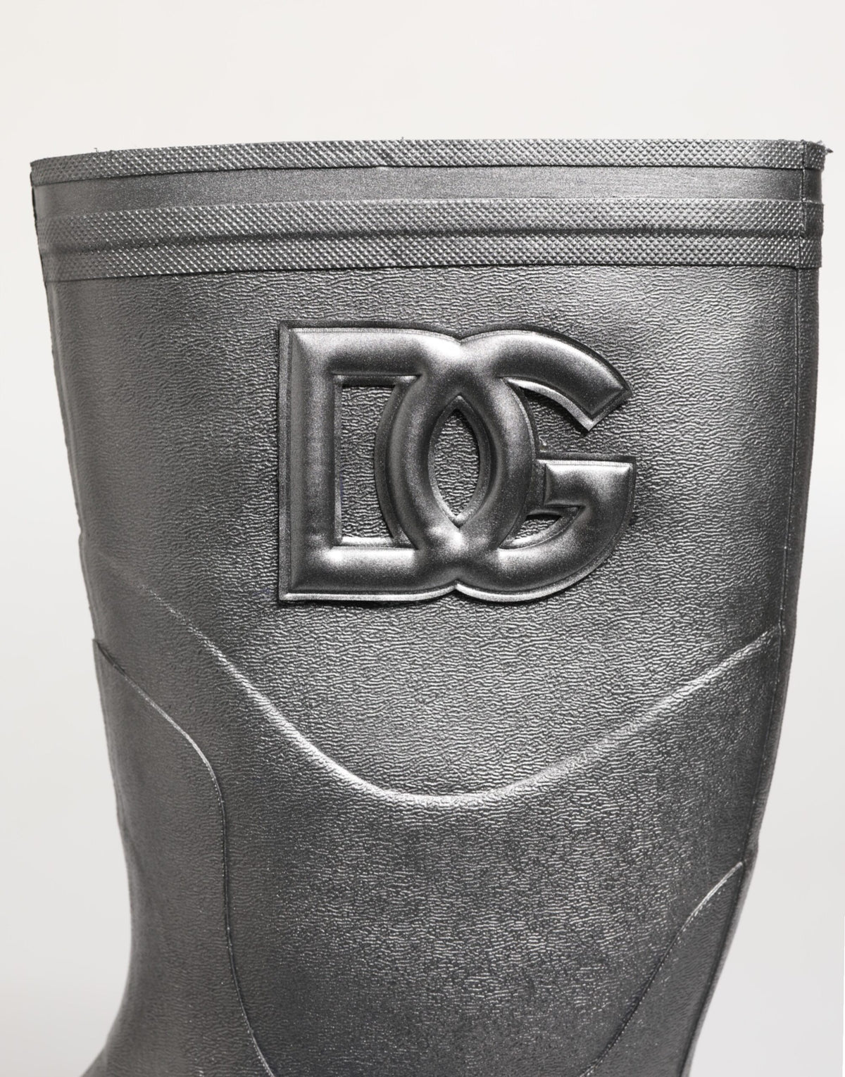 Elevate your style with Dolce & Gabbana's Metallic Silver Pull On Rain Boots, a fusion of exquisite craftsmanship and luxurious design, perfect for the discerning individual.