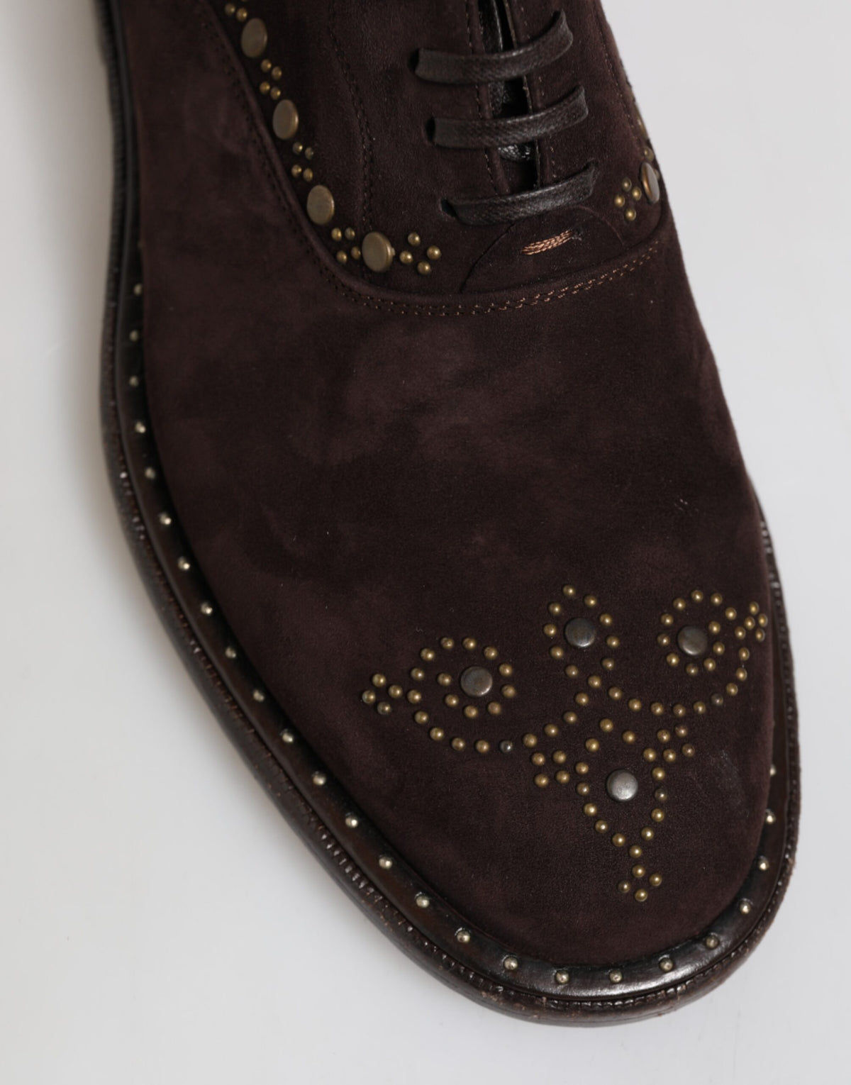 Experience the exquisite Dolce & Gabbana Brown Velvet Lace Up Oxford Dress Shoes, crafted from luxurious Capra leather, embodying timeless elegance and sophistication for the discerning individual.