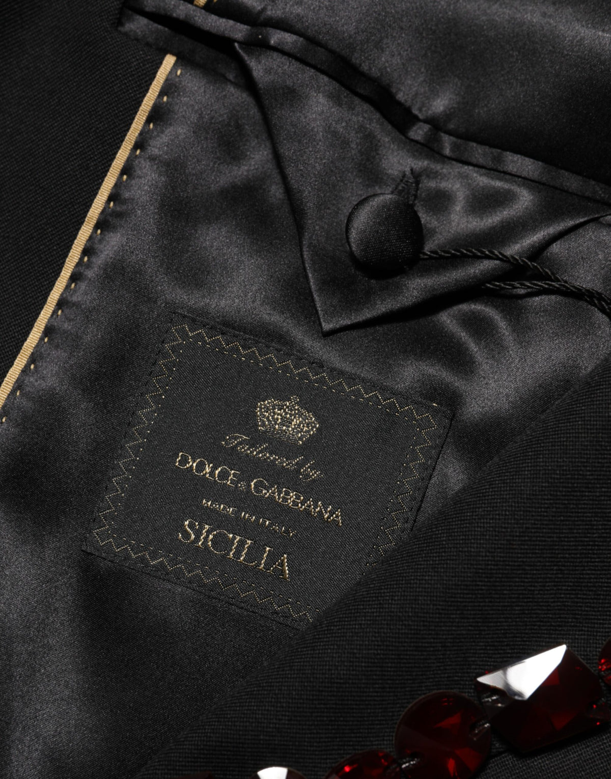 Experience the allure of the Dolce & Gabbana Black SICILIA Crystal Embellished Blazer, where exquisite Italian craftsmanship meets luxurious materials for an unforgettable statement.